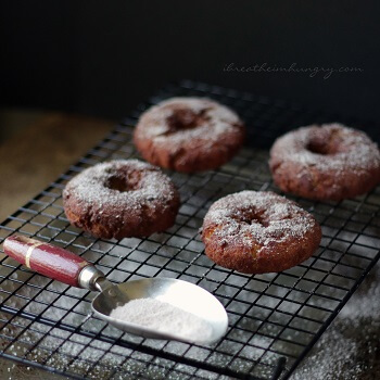 A low carb apple cider donut recipe from Mellissa Sevigny from I Breathe Im Hungry