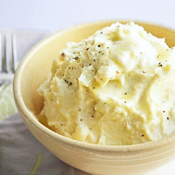 Better than potatoes Cheesy Cauliflower Puree - a delicious low carb side dish recipe