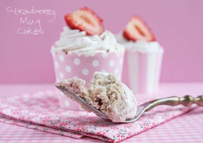 microwaveable strawberry cake with cream low carb and gluten free