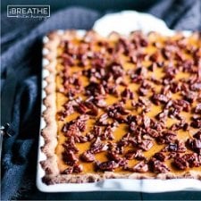 Keto Pumpkin Pie met Cardamom Candied Pecans