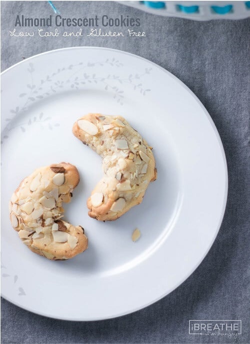 Nobody will believe that these amazing almond crescent cookies are low carb and gluten free! Shhhh....