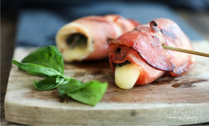 Perfect for summer, these keto chicken & prosciutto spiedini are low carb and atkins friendly!