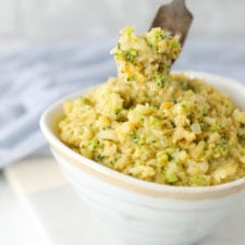 Keto Cheesy Broccoli Rice - Niedrige Kohlenhydrate