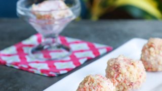 Keto Strawberry Shortcake Ice Cream Balls