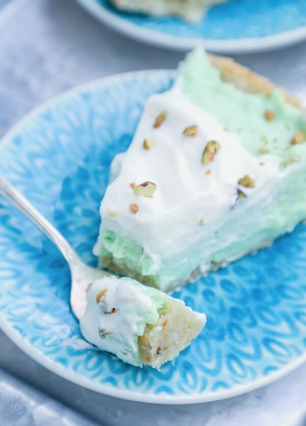 Ket Pistachio Pudding Pie on a Turquoise plate
